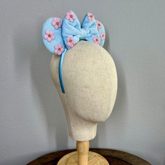 Flower Power Mommy & Me Minnie Ears | Disney-Inspired Mouse Ears Headband Set - Picture 4 of 8